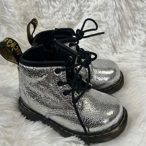 DR. MARTENS - 🌟 Girls Dr.Martens Silver ✨ Boots
